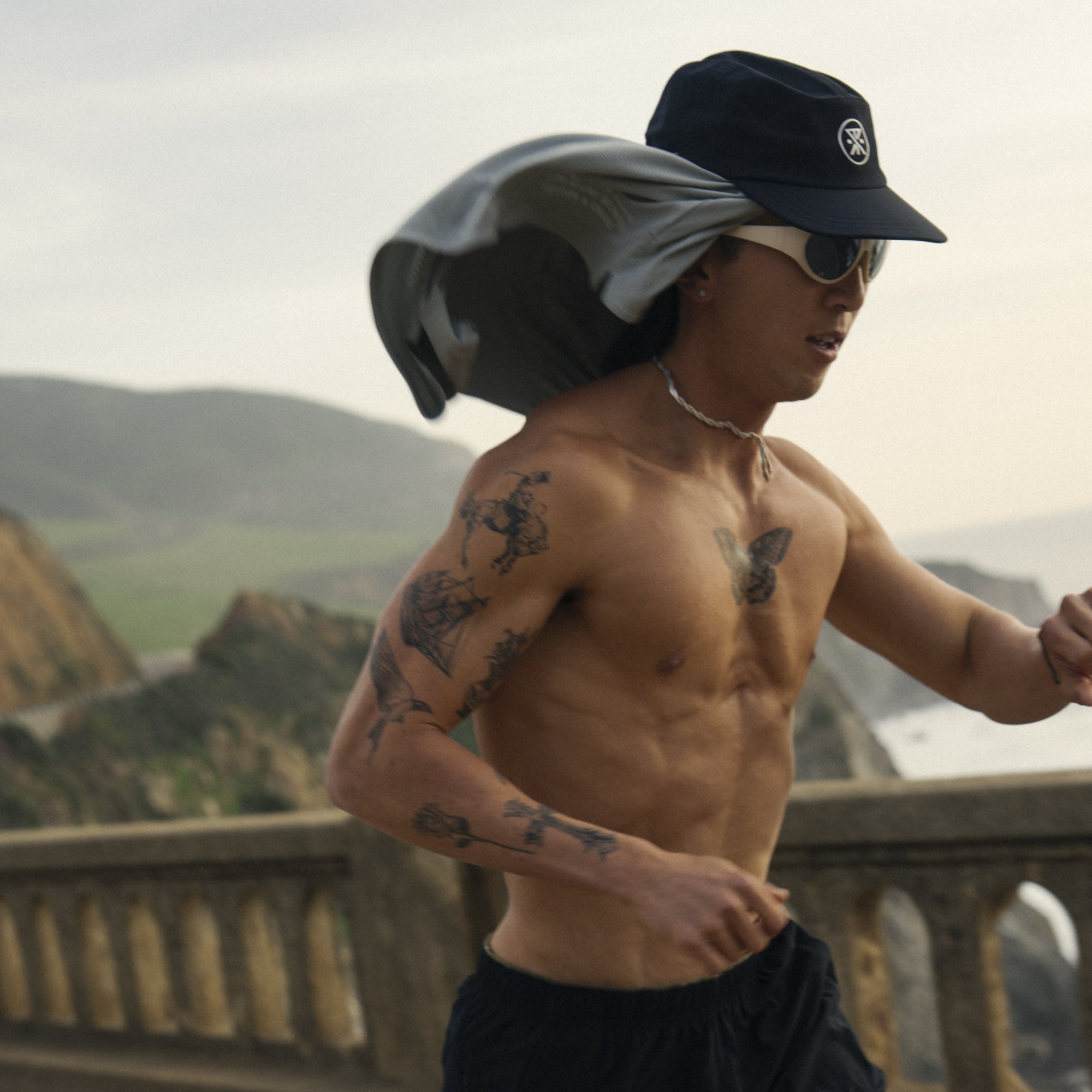 Stylish Alta Elite Run Strapback Hat showcasing a baseball cap design with adjustable strap, perfect for adventure and travel