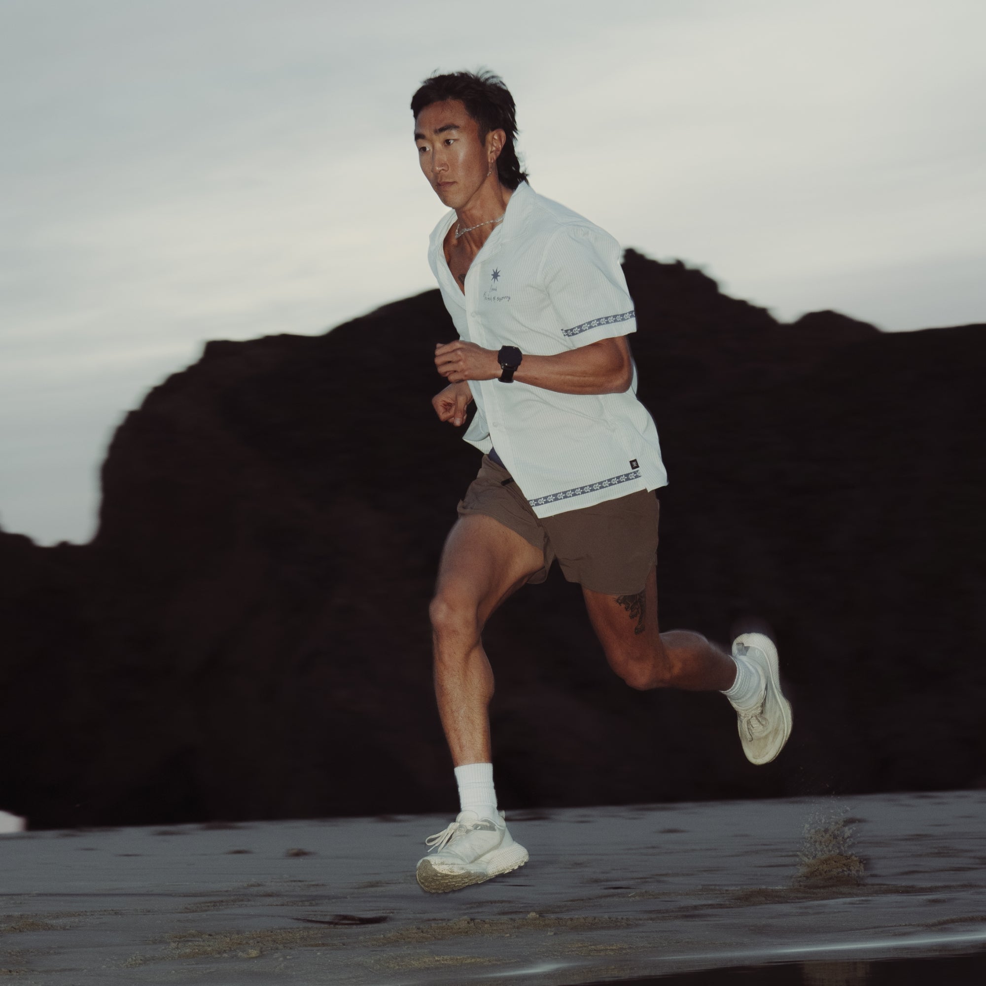 Close-up of active shorts tailored for trail adventures, highlighting a design focused on mobility and comfort, perfect for enduring hikes and outdoor activities.