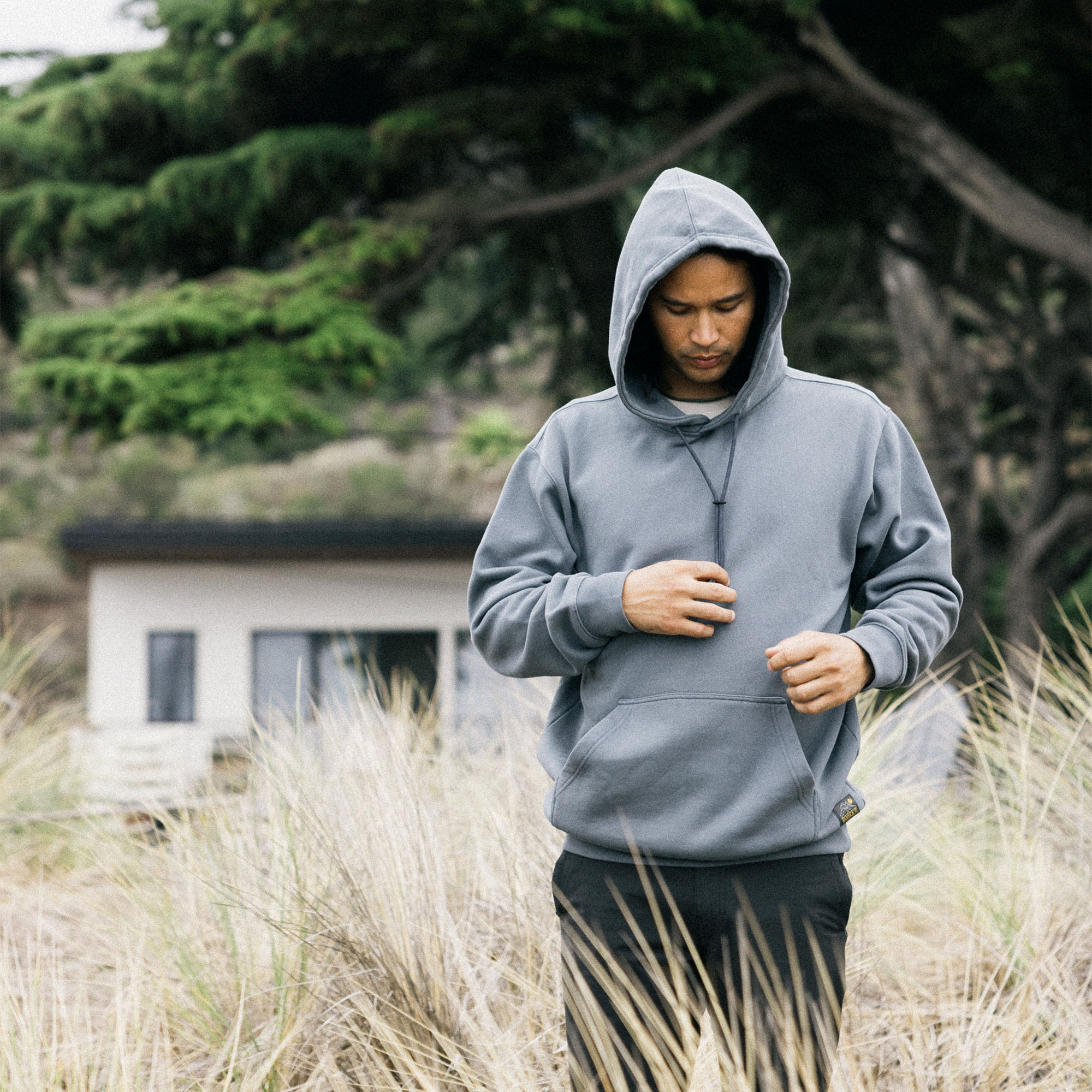 Grey bolo fleece hoodie with denim details, featuring long sleeves and an adventurous hood, embodying Roark's spirit of travel and outdoor exploration.