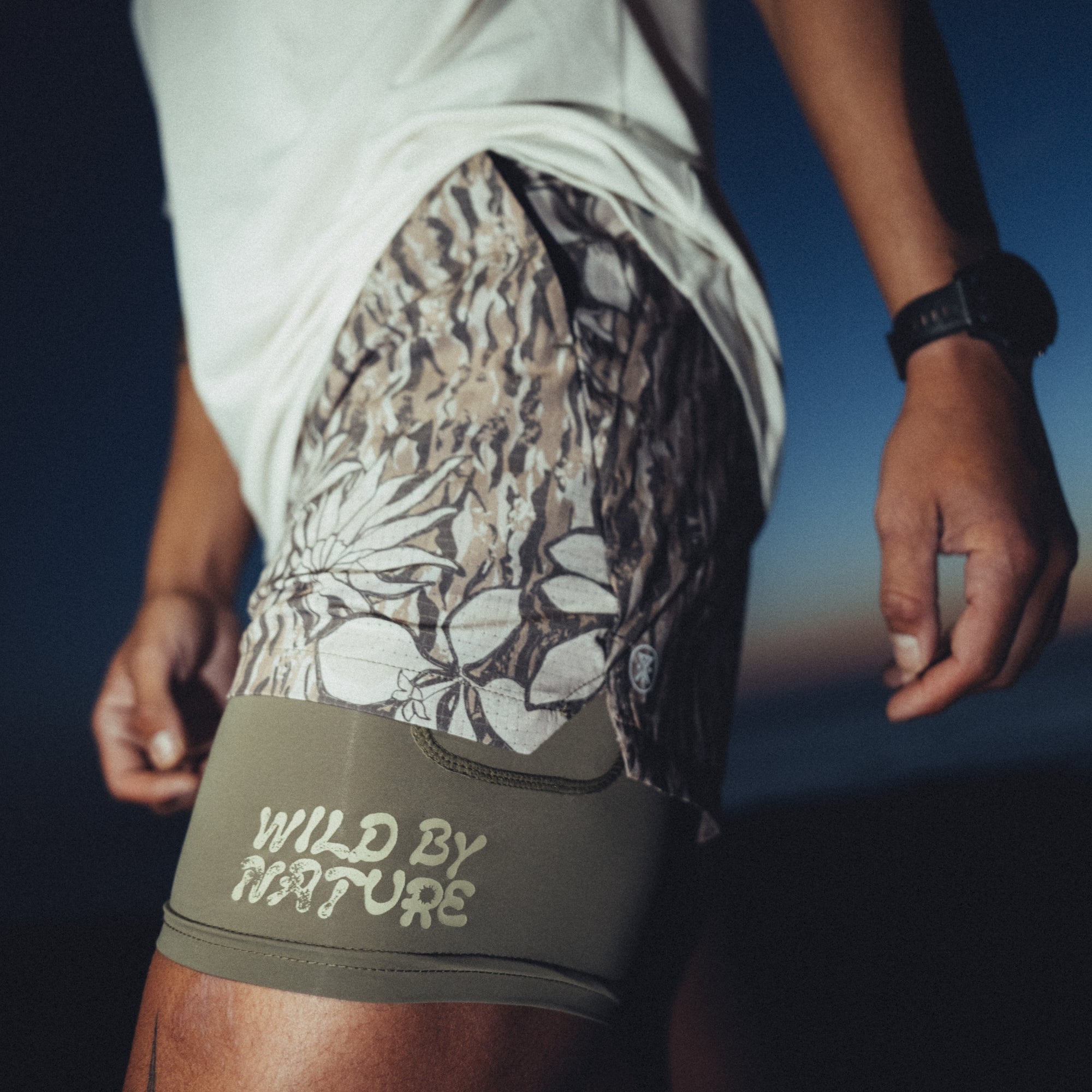 Roark Bommer 3.5 camouflage active shorts, designed for travel and outdoor adventures, featuring a comfortable waist and Bermuda length.