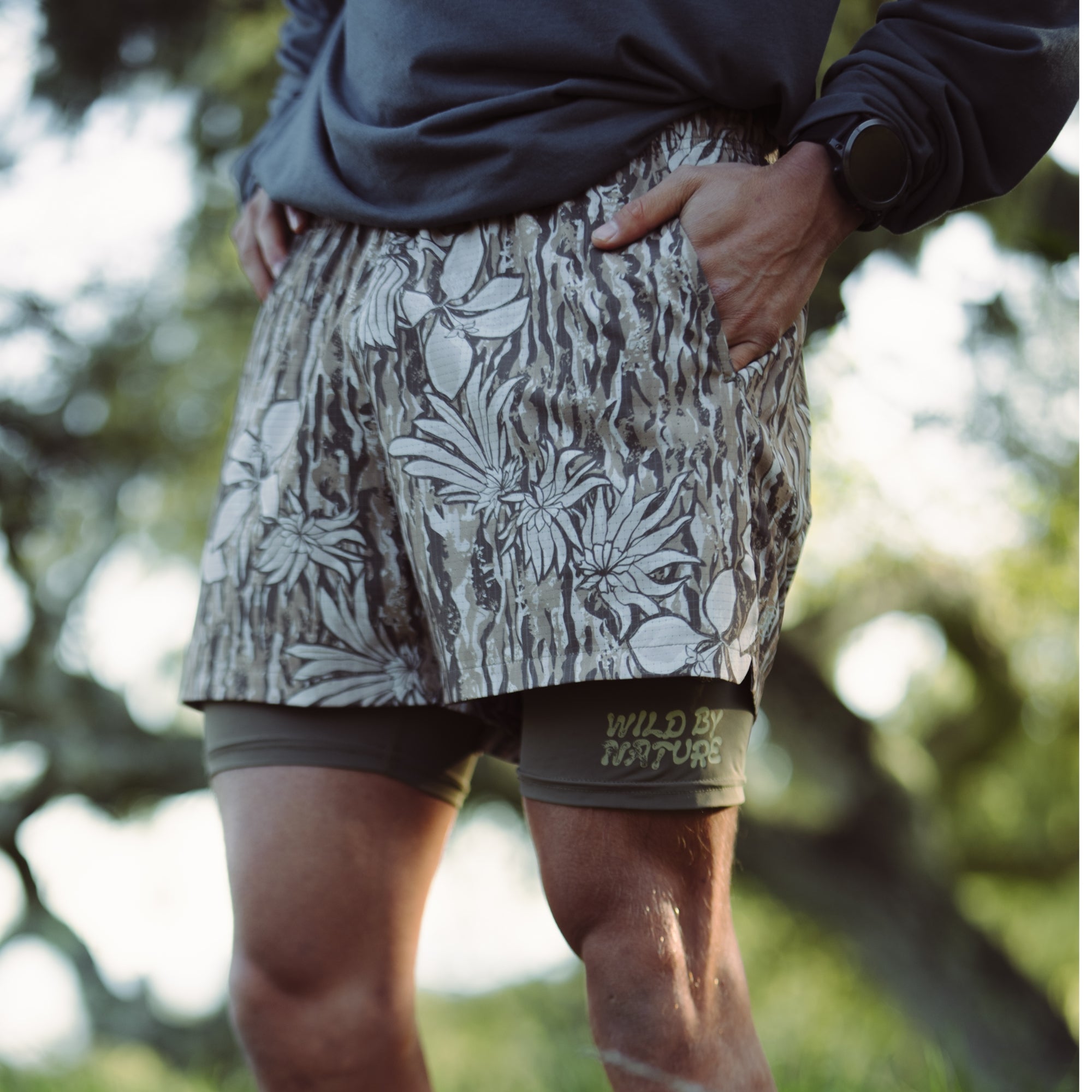 Versatile Roark men's shorts in a stylish design, suitable for adventurous travel and outdoor activities, featuring boardshorts, active shorts, and Bermuda style.