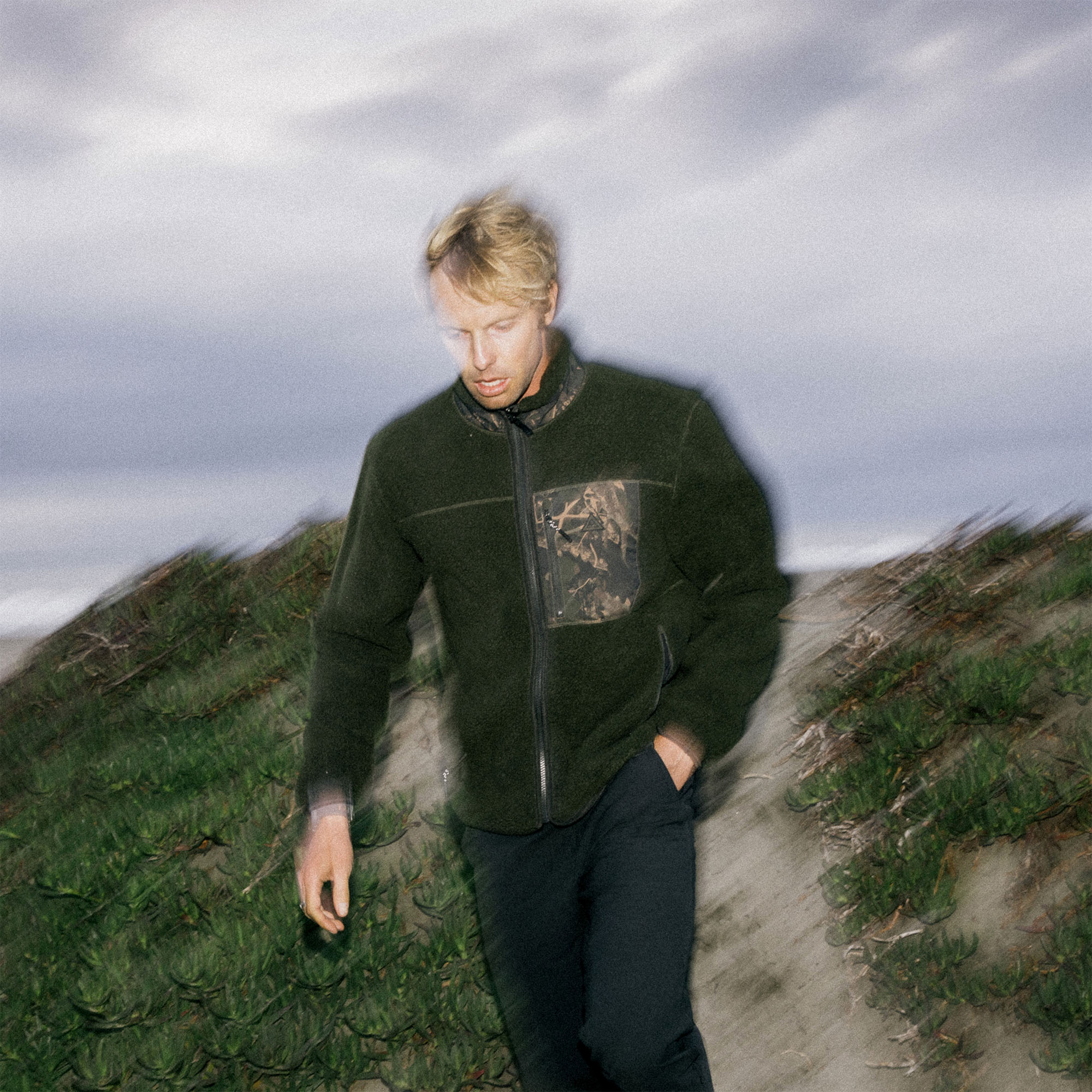 Cozy Roark Campover fleece zip hoodie featuring a hood and stylish denim accents, perfect for winter adventures and outdoor travel.