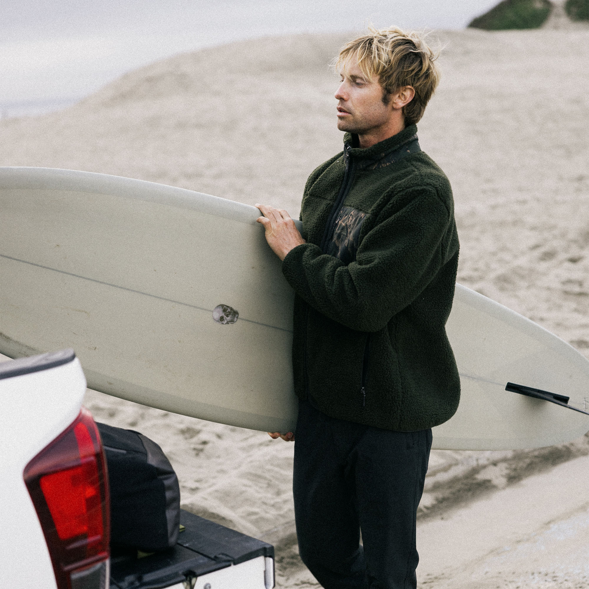 Cozy Roark Campover Fleece Zip Hoodie displayed in a natural outdoor setting, perfect for adventure and travel.