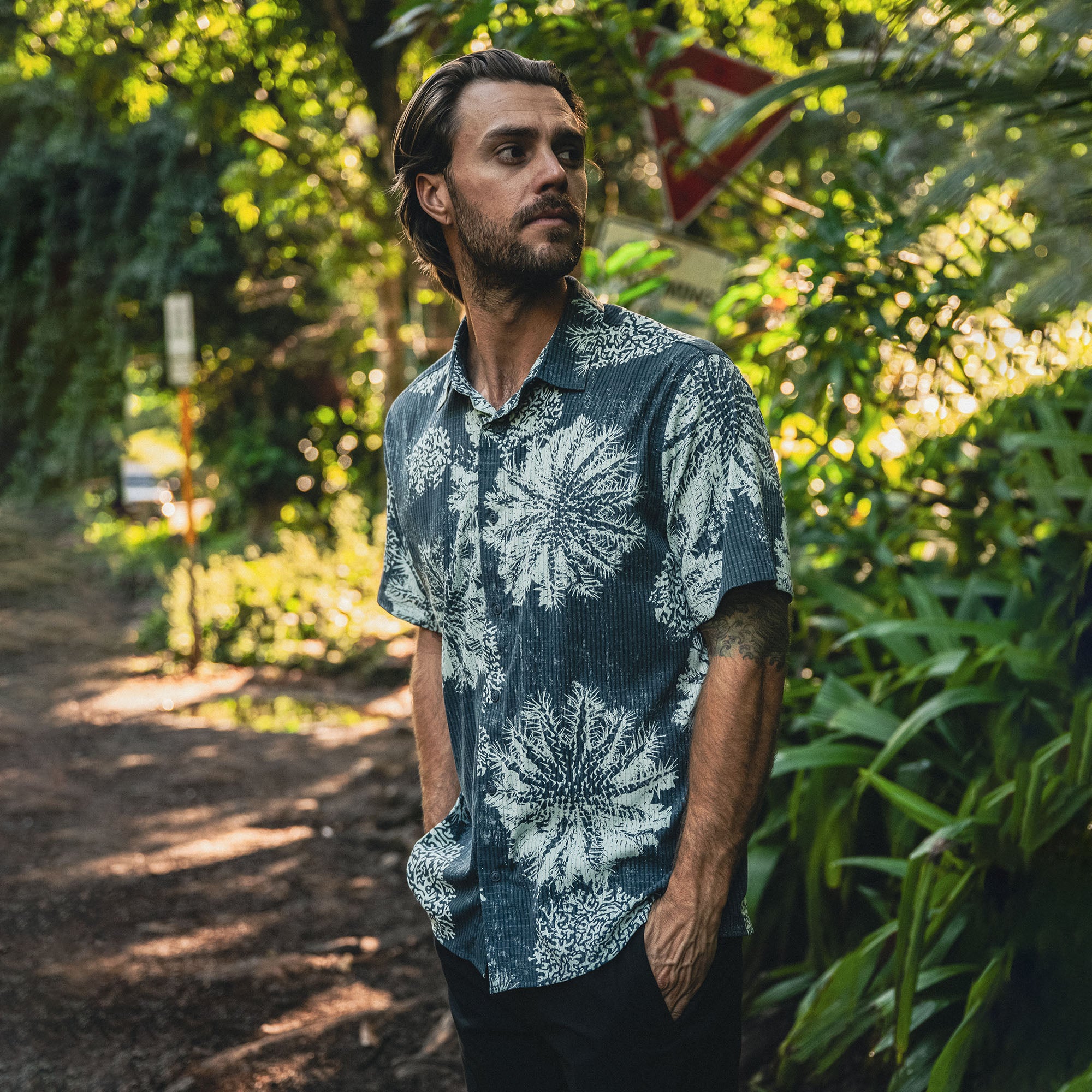Bless Up Button Up Shirt in Navy Pukpulko – Roark