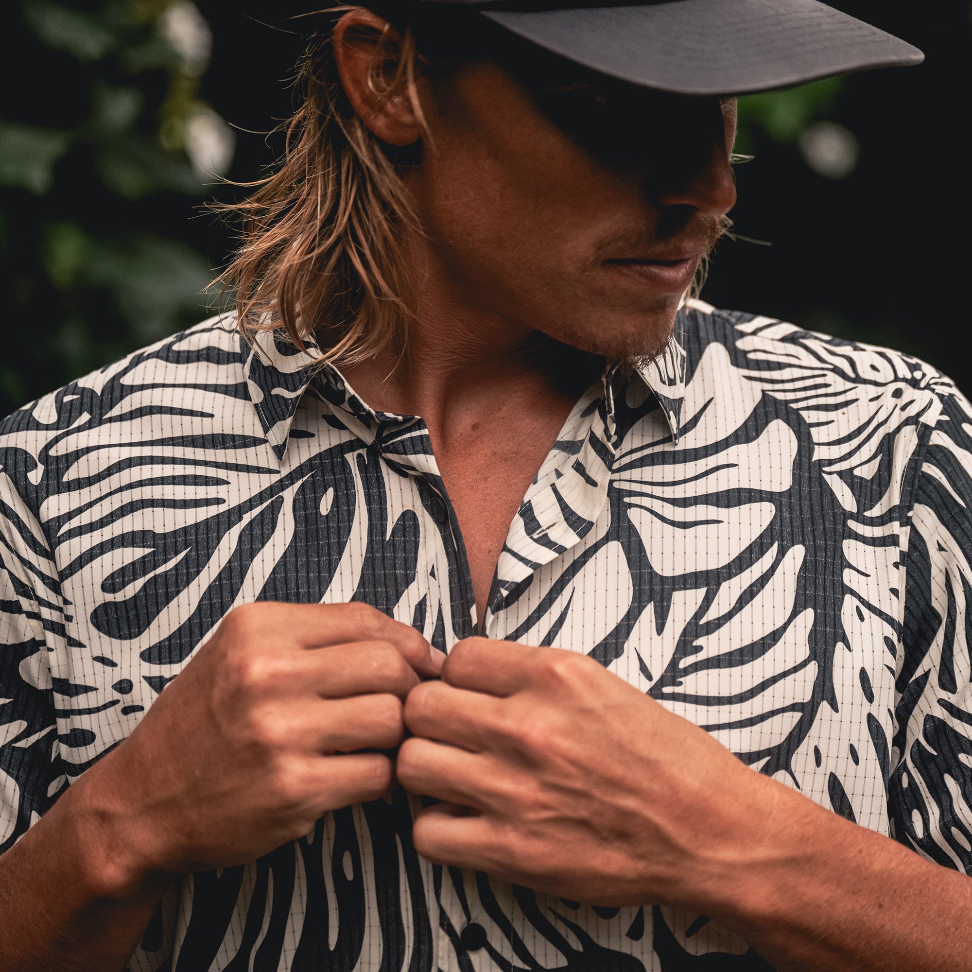 Bless Up Breathable Stretch Shirt in Black Monstera – Roark