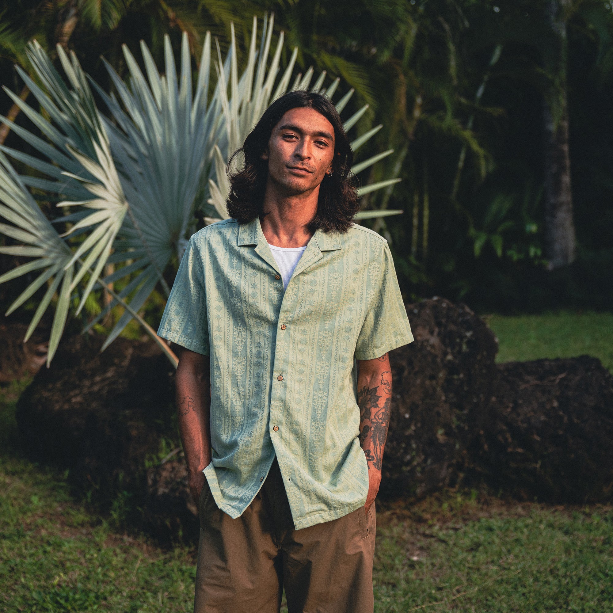 Stylish Gonzo short sleeve button-up shirt with visible collar and buttons, perfect for adventure and travel.