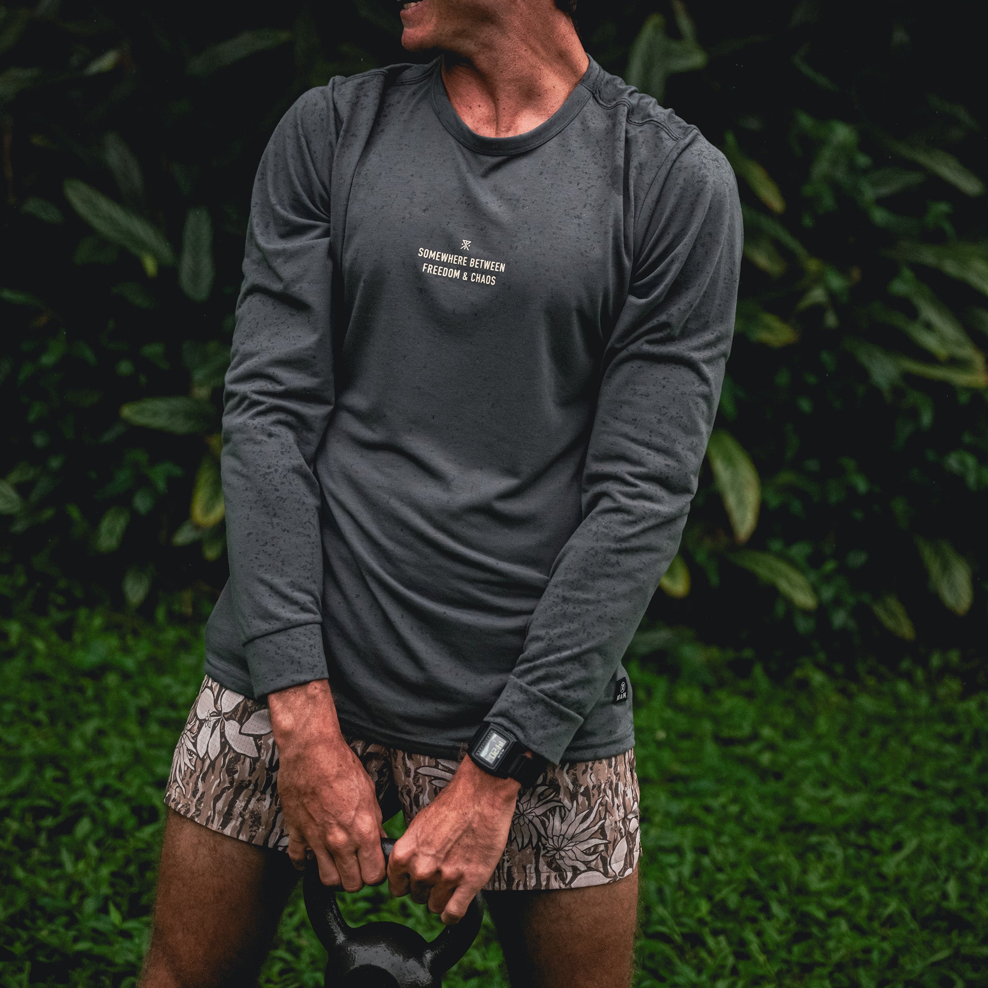 Mathis Active Long Sleeve Tee in Charcoal – Roark