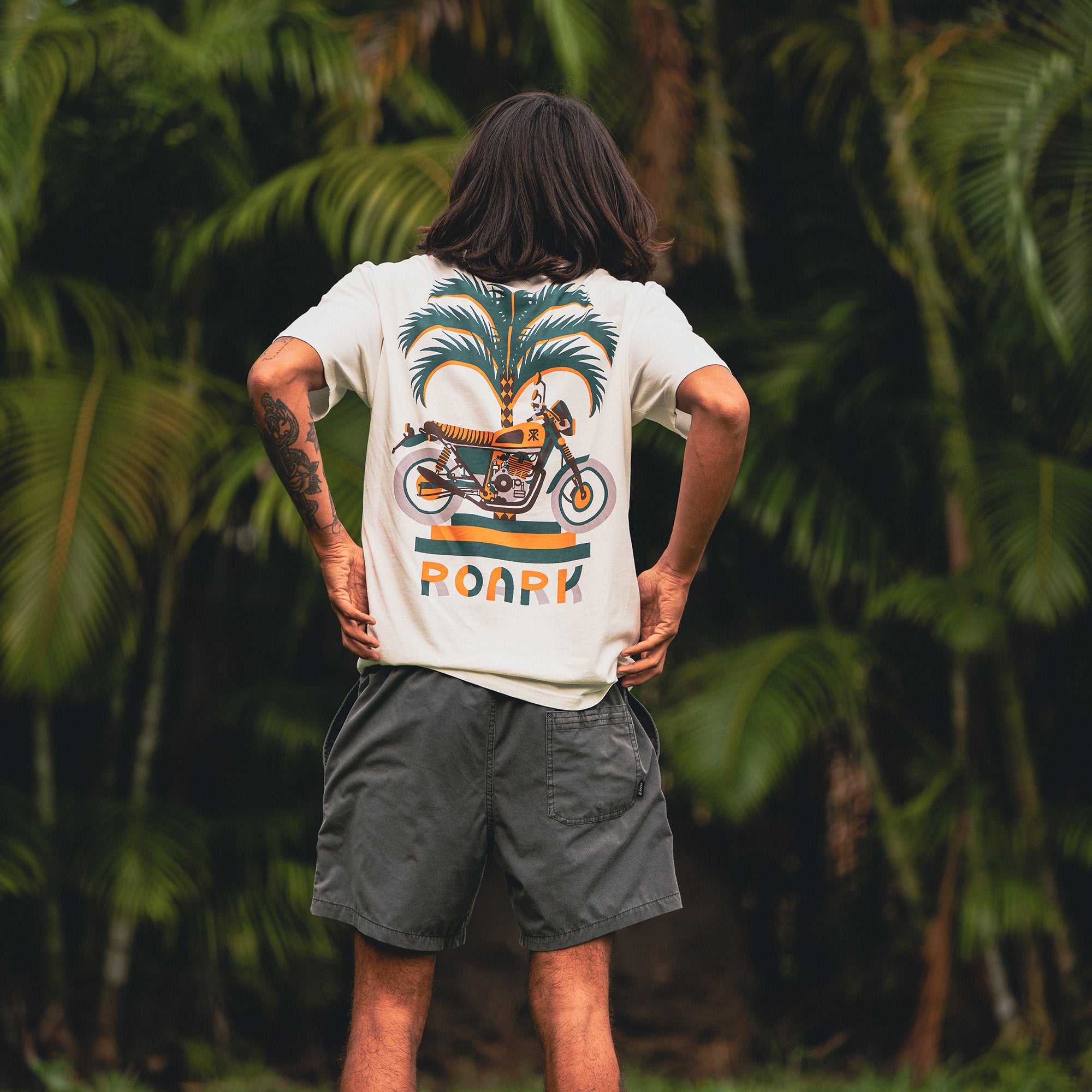 roar - roar ロアー フルスワロ ブラッ×ヒョウ柄 ベスト Moto Palm Premium Tee in Off White – Roark