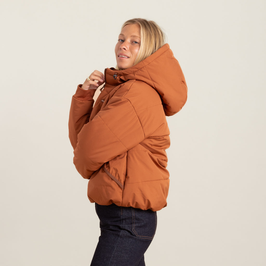 The on body of Roark women's Hokkaido Puffer Jacket - Coconut Shell Big Image - 17
