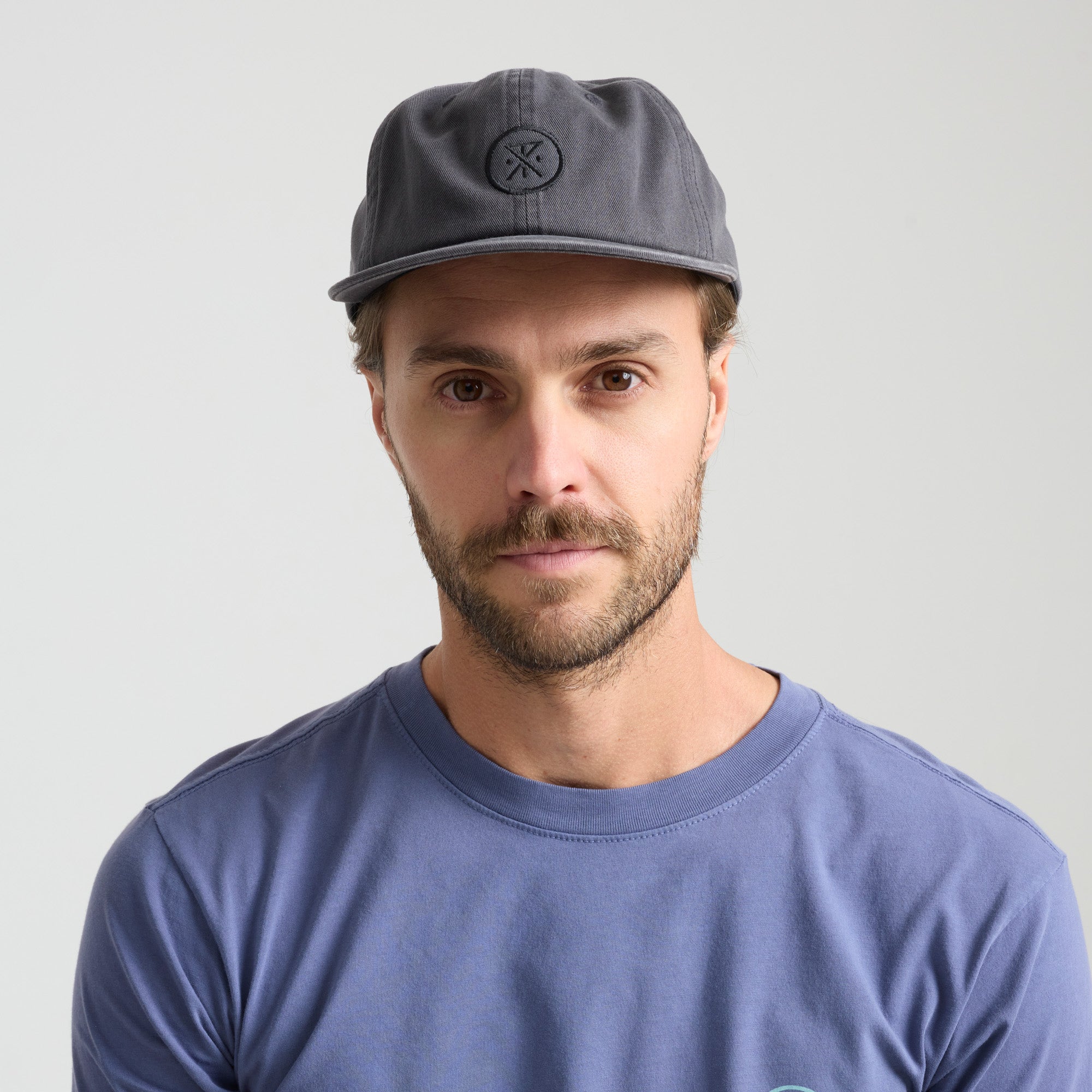 ニューキャベック Made To Fade 6 Panel Strapback Hat in Washed Charcoal – Roark