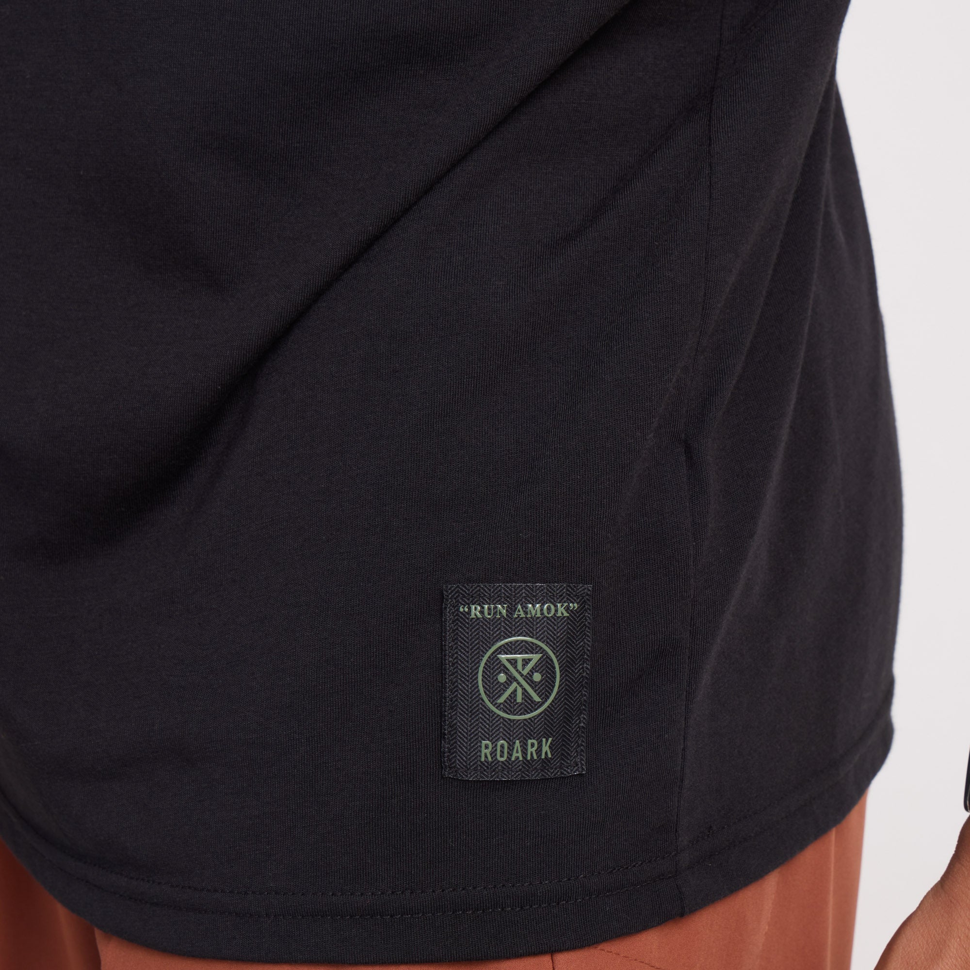 Mathis Active Short Sleeve Tee in Black – Roark