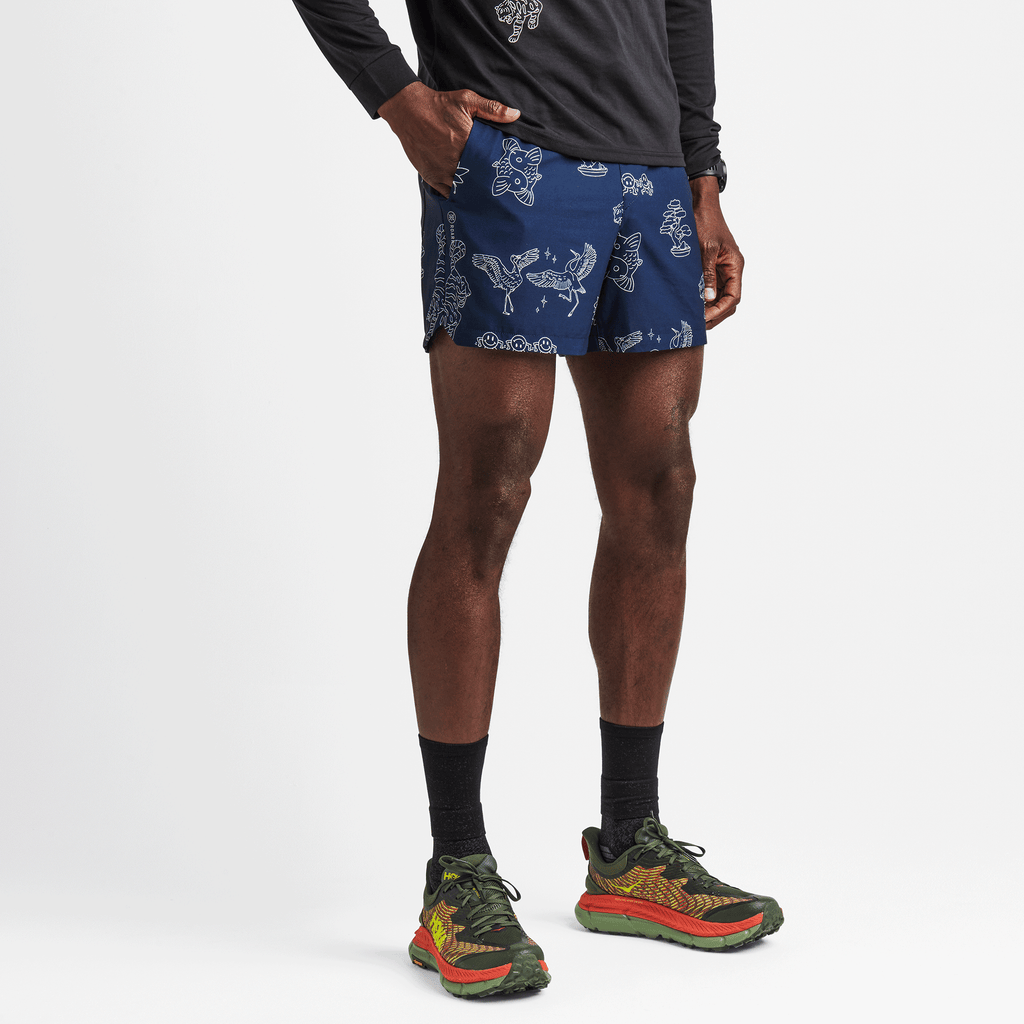 The model of Roark Run Amok's Serrano Shorts 5" - Dark Navy Big Image - 4