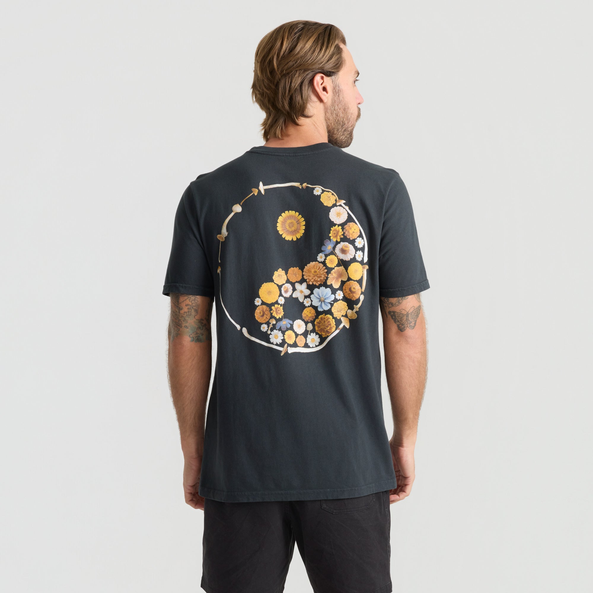 Yin Yang Forage Premium Tee in Washed Black – Roark