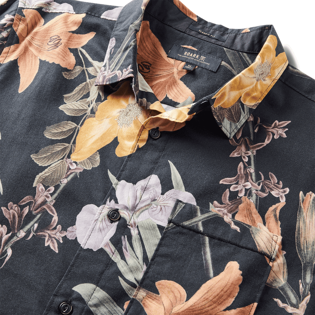 The collar of Roark men's Journey Shirt - Black Far East Flora Big Image - 7