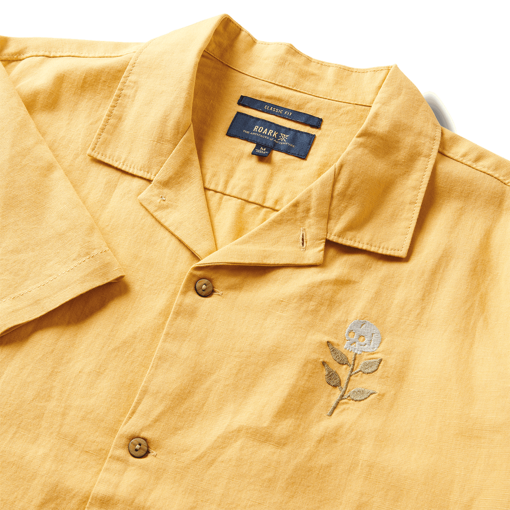 The collar of Roark men's Gonzo Camp Collar Shirt - Dusty Gold Kampai Big Image - 7