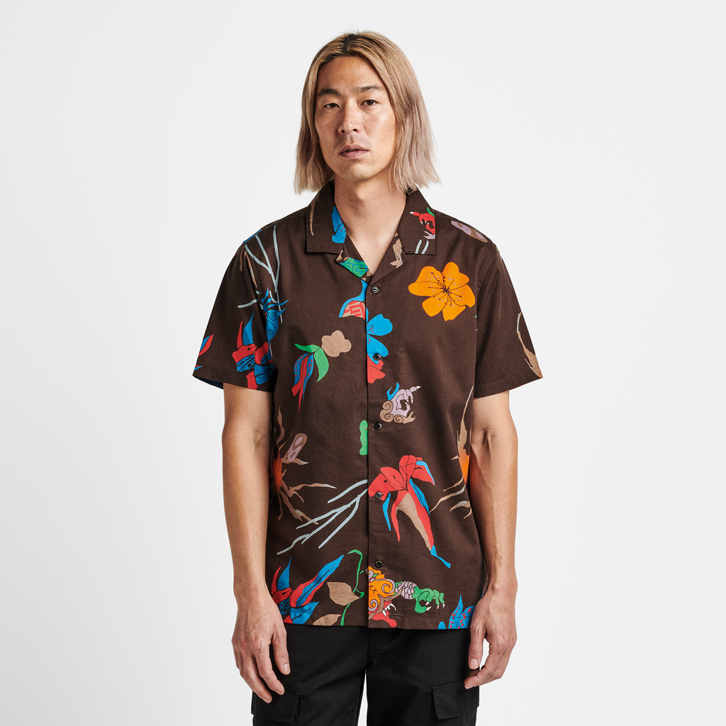 The model of Roark men's Gonzo Camp Collar Shirt - Coffee Phantasm Big Image - 2