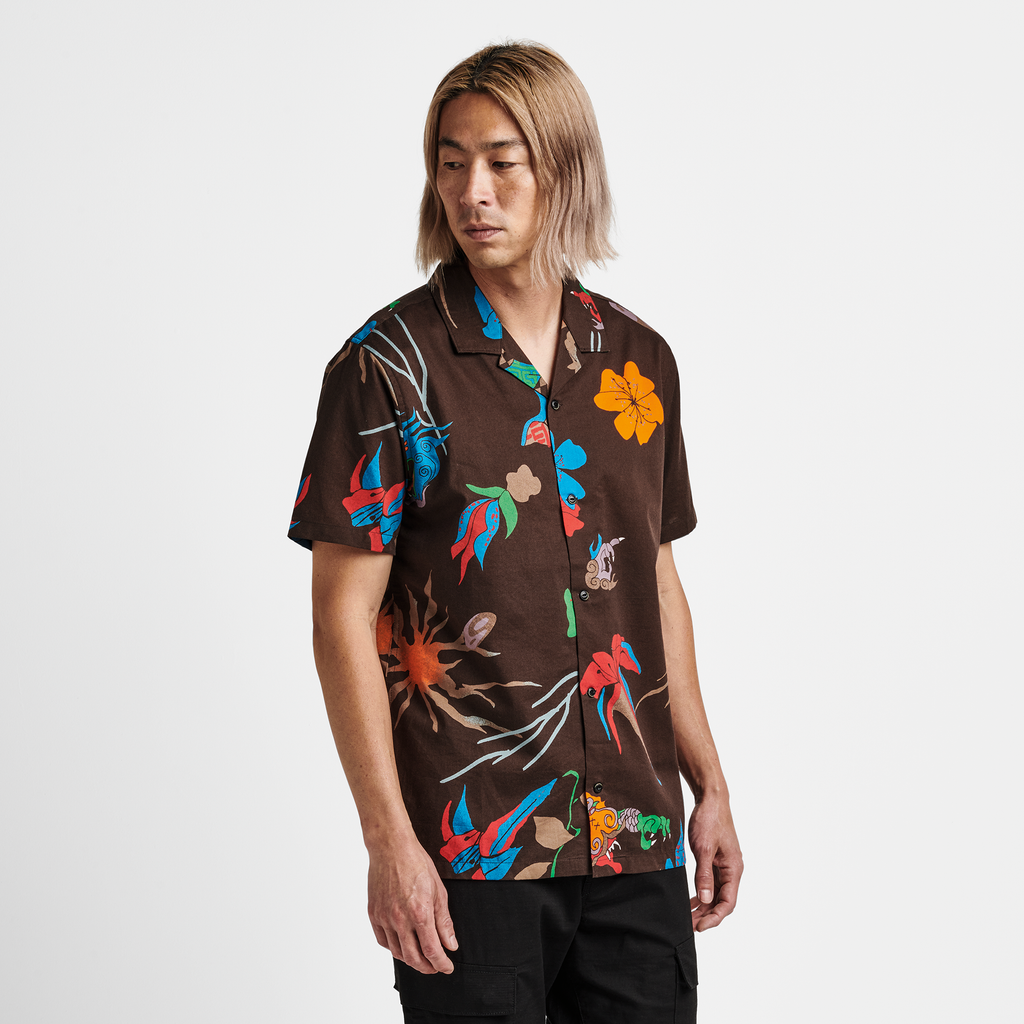 The model of Roark men's Gonzo Camp Collar Shirt - Coffee Phantasm Big Image - 4