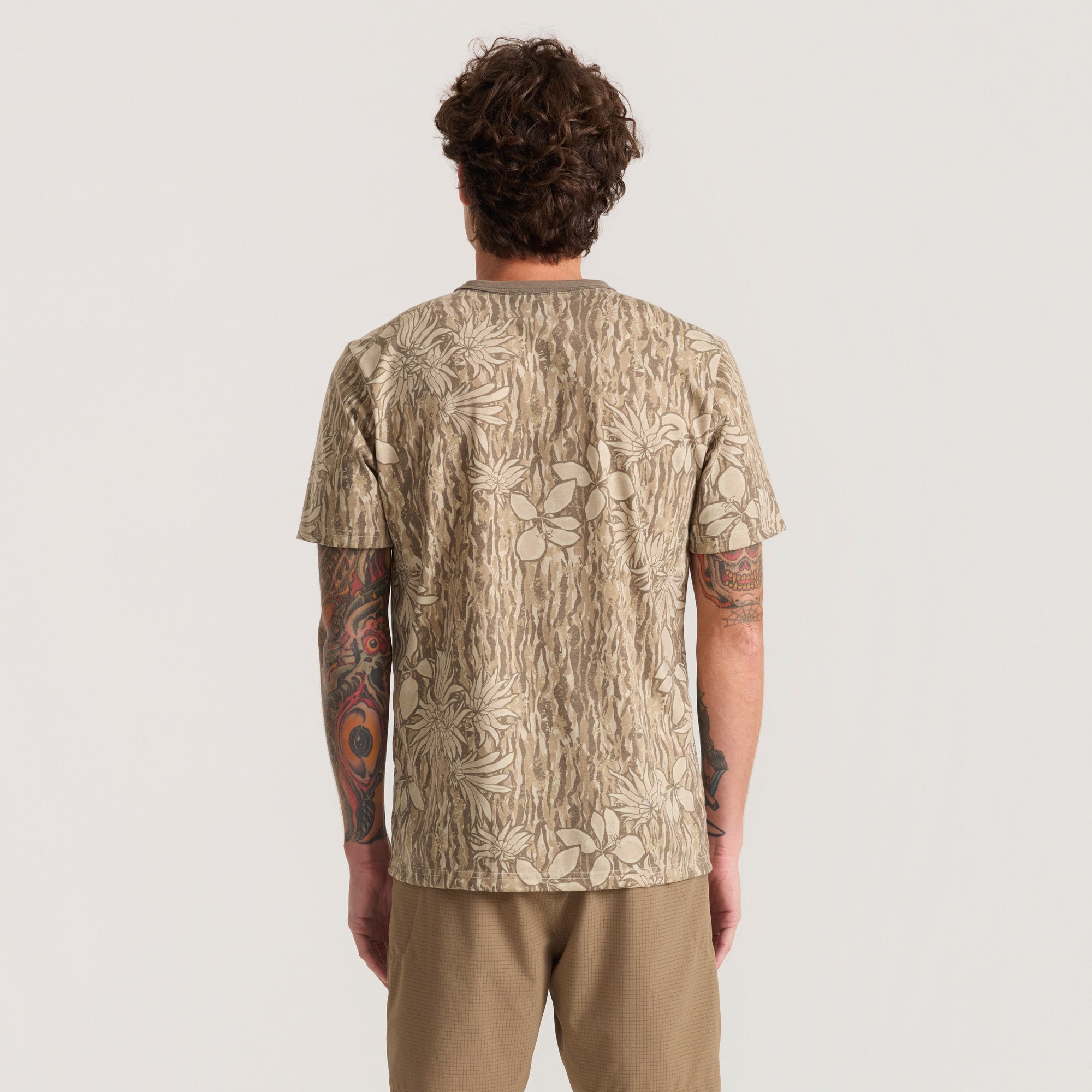 Mathis Active Tie Dye Pocket Short Sleeve Tee in Khaki Tie Dye – Roark