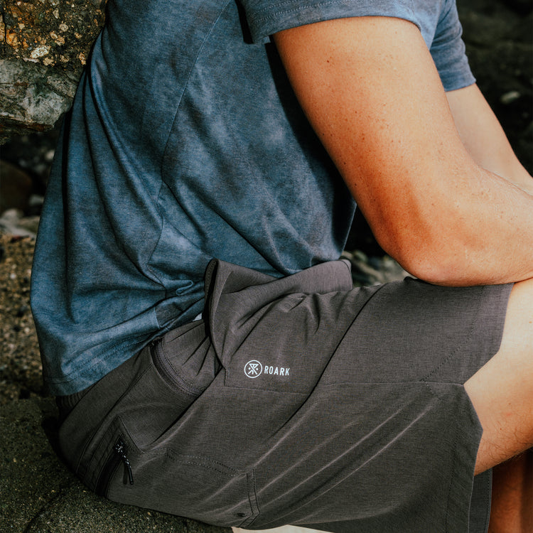 Roark Serrano 7 shorts gris, detalle de fit