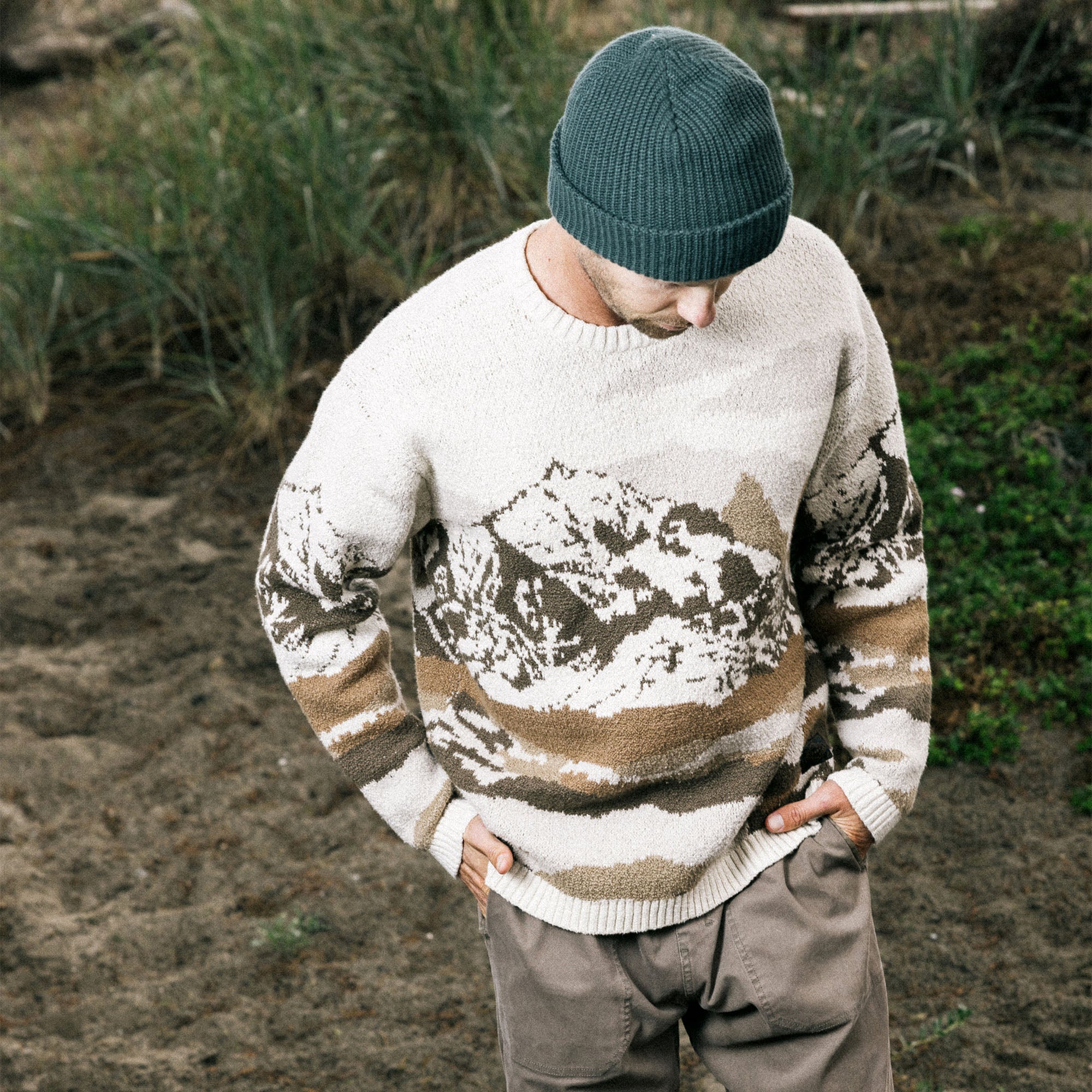 Warm woolen long sleeve sweater designed for winter adventures, part of Roark's HO25 collection.