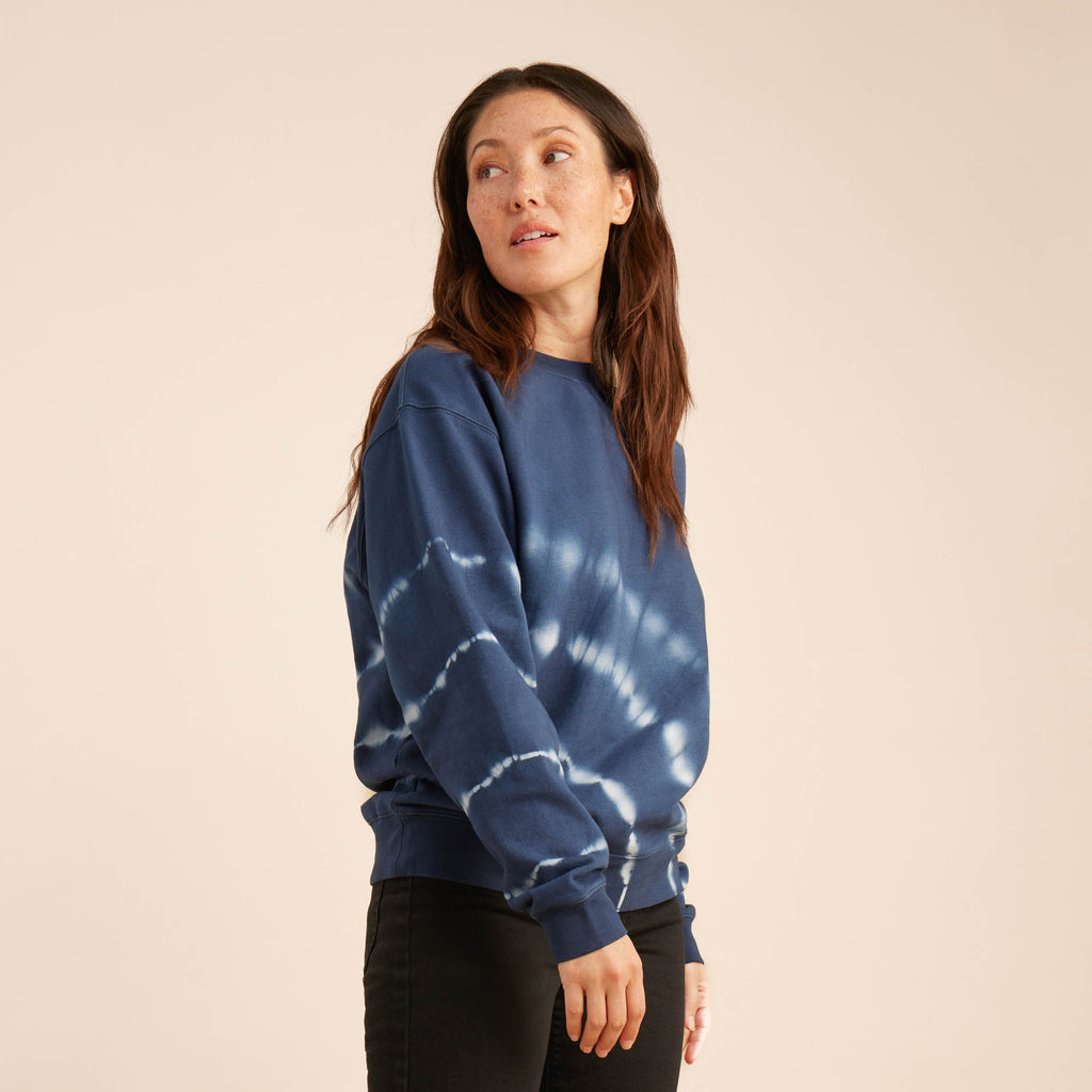 The on body view of Roark women's Shibori Fleece Sweatshirt - Deep Blue Big Image - 1
