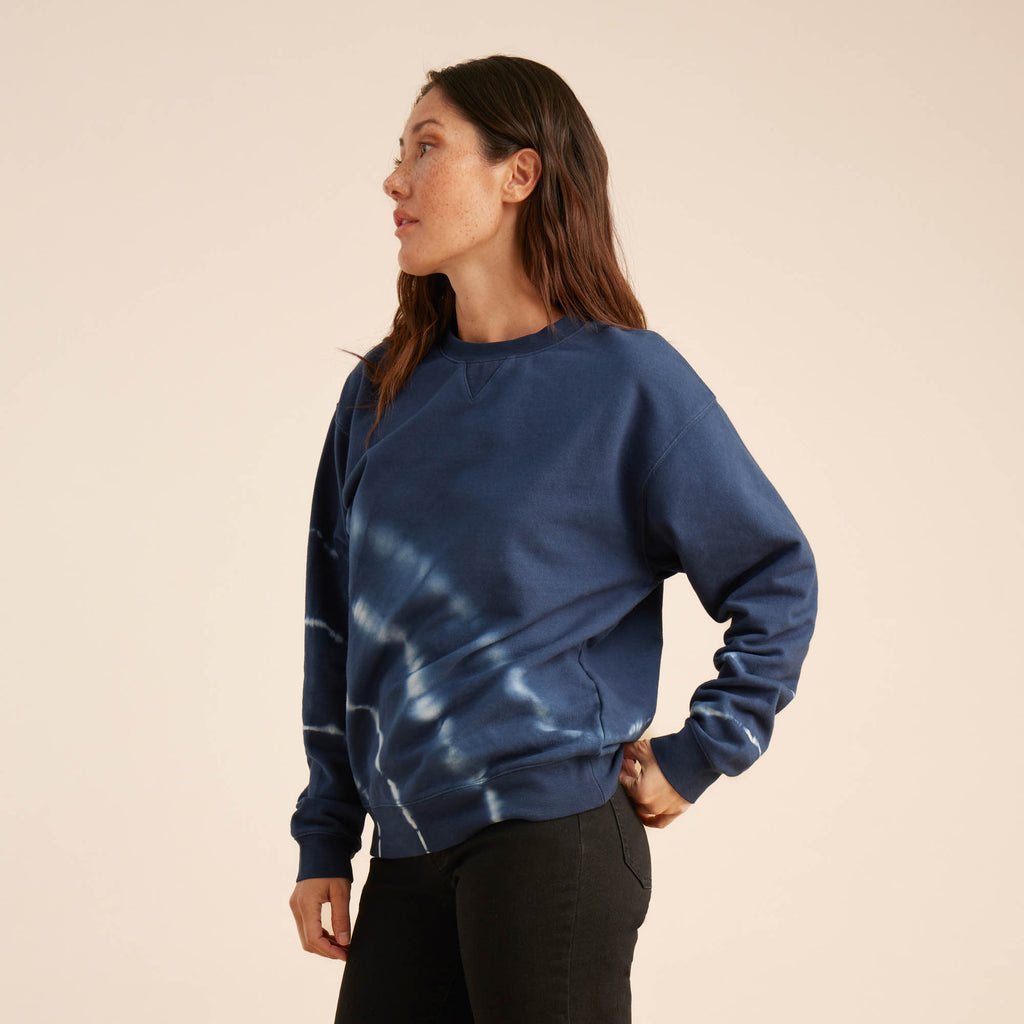 The on body view of Roark women's Shibori Fleece Sweatshirt - Deep Blue Big Image - 6