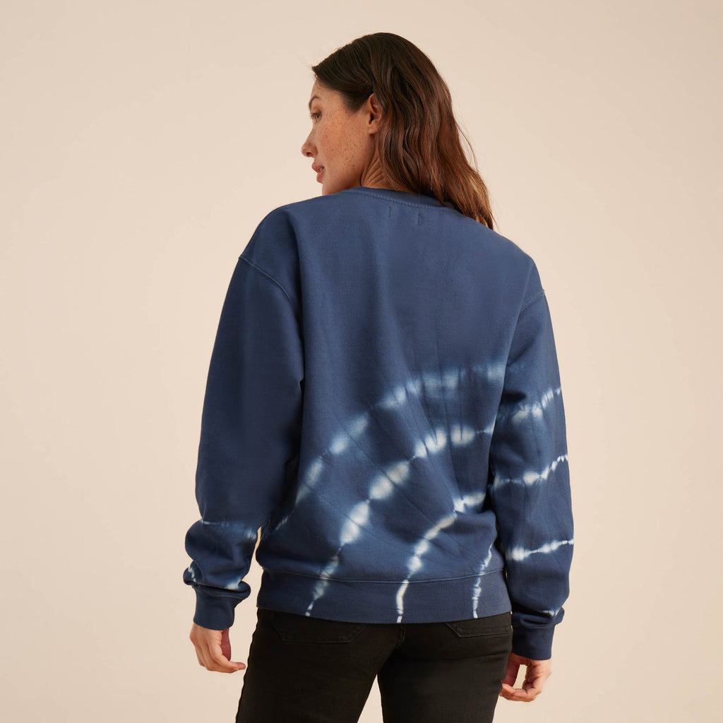 The on body view of Roark women's Shibori Fleece Sweatshirt - Deep Blue Big Image - 4