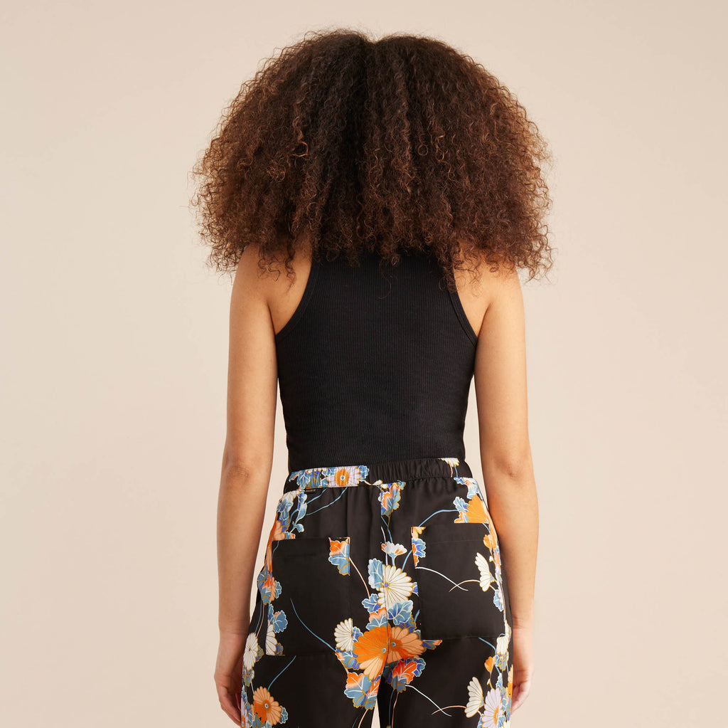The model of Roark Women's PIC Pants - Camellia Black Big Image - 11