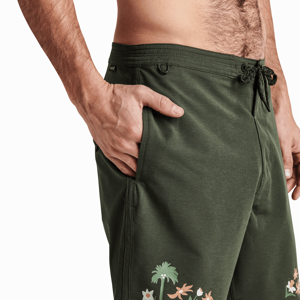 The on body view of Roark's Chiller Boardshorts 17" - Atoll Dark Military Big Image - 6