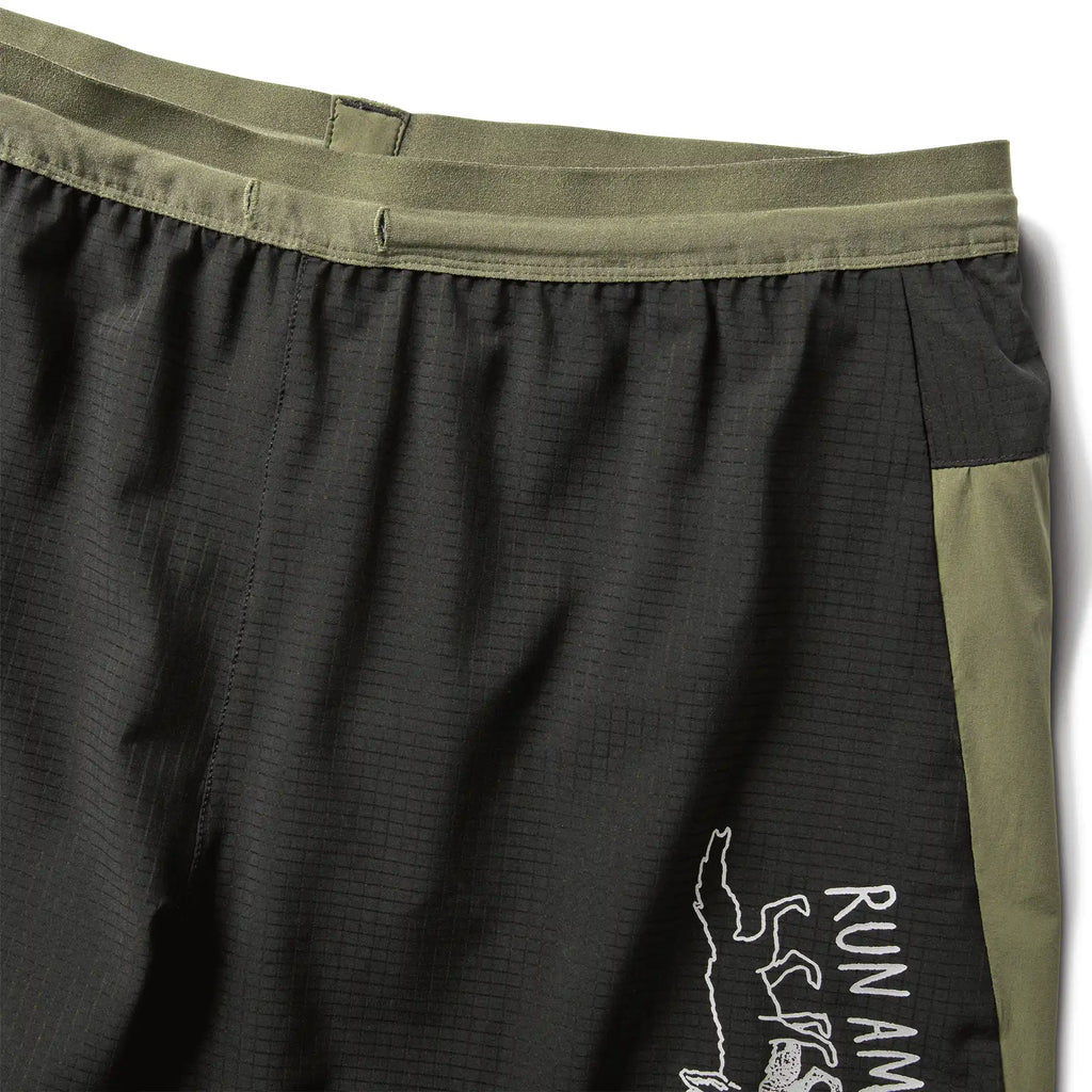 Roark Men's Outdoor Clothing and Gear | Alta Light Shorts 5" in Black / Military for runners. Big Image - 7
