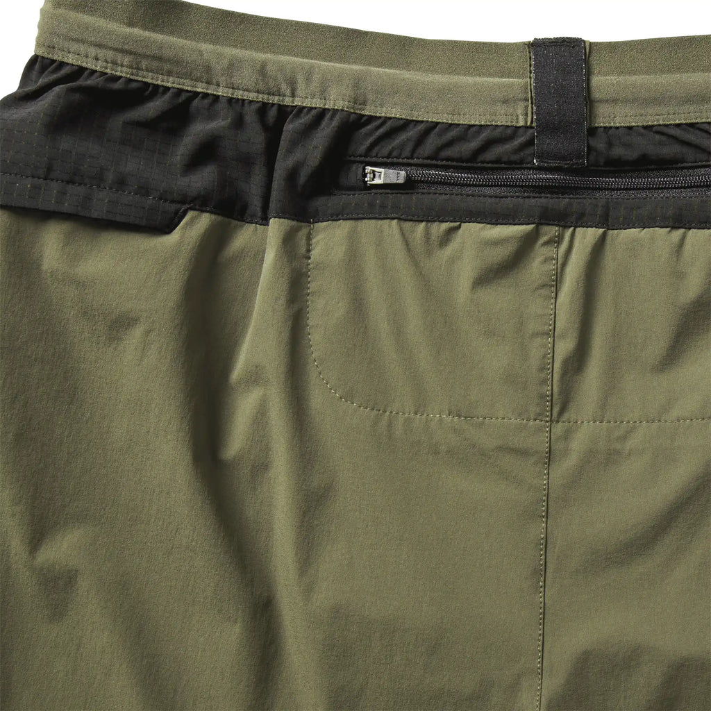 Roark Men's Outdoor Clothing and Gear | Alta Light Shorts 5" in Black / Military for runners. Big Image - 8