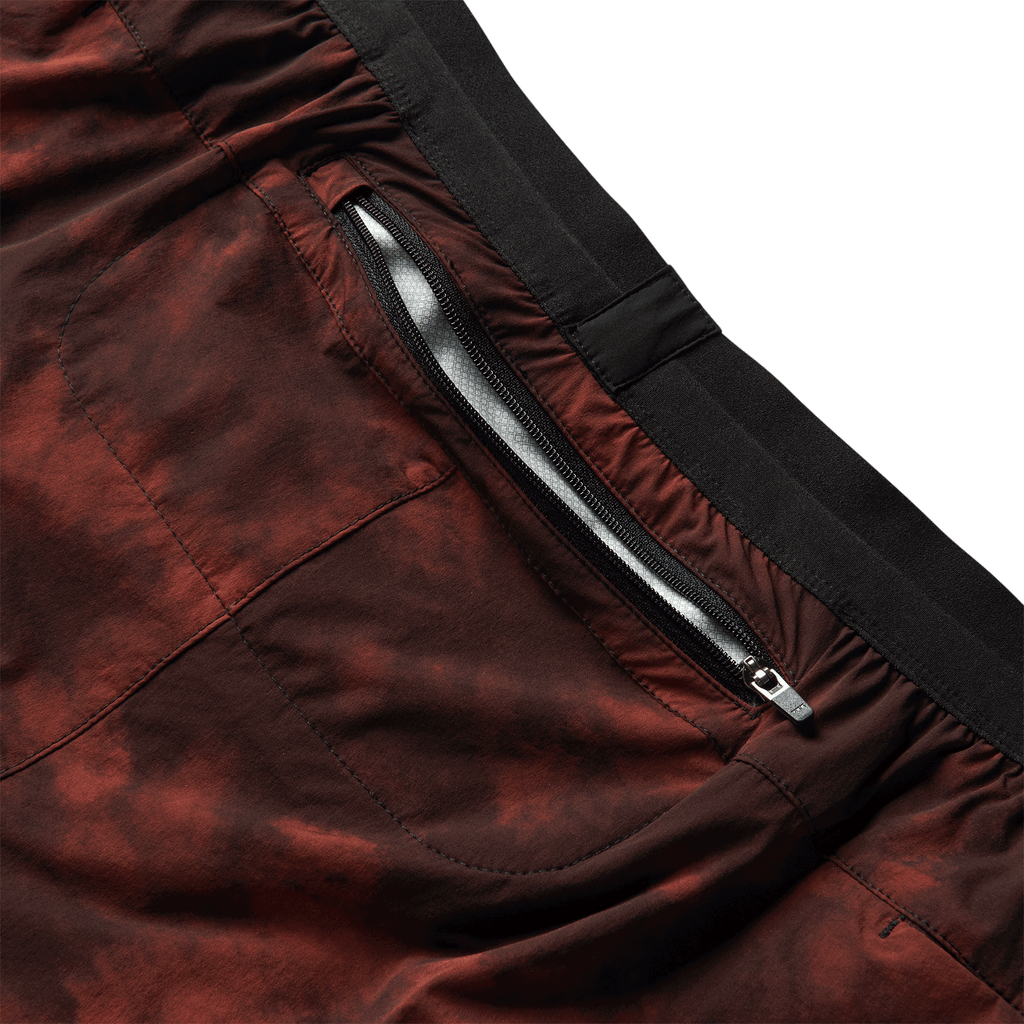 The zip pocket of Roark x Motorhead's Alta 5" Shorts in Red/Black Big Image - 10