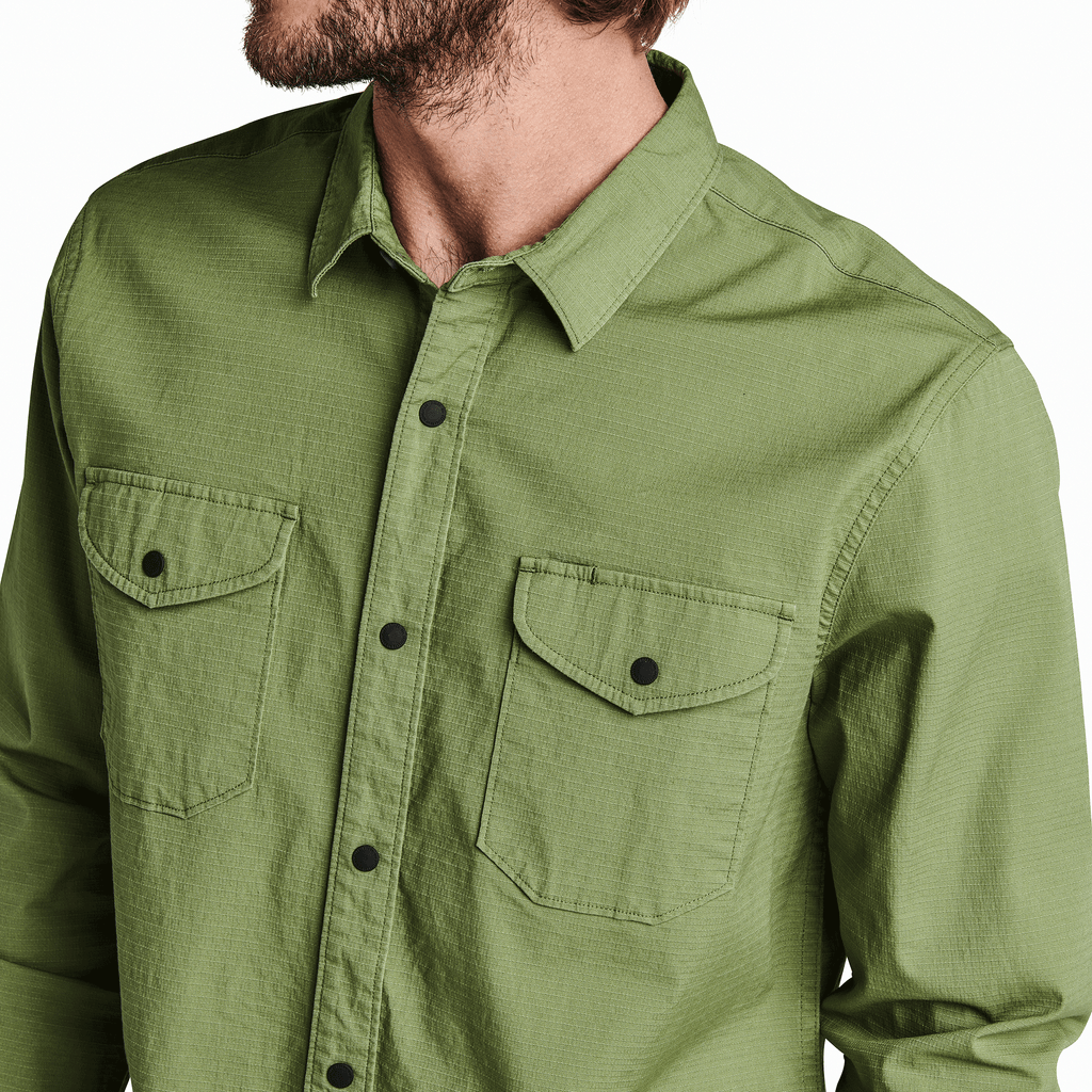 The on body view of Roark's Campover Shirt - Jungle Green Big Image - 5