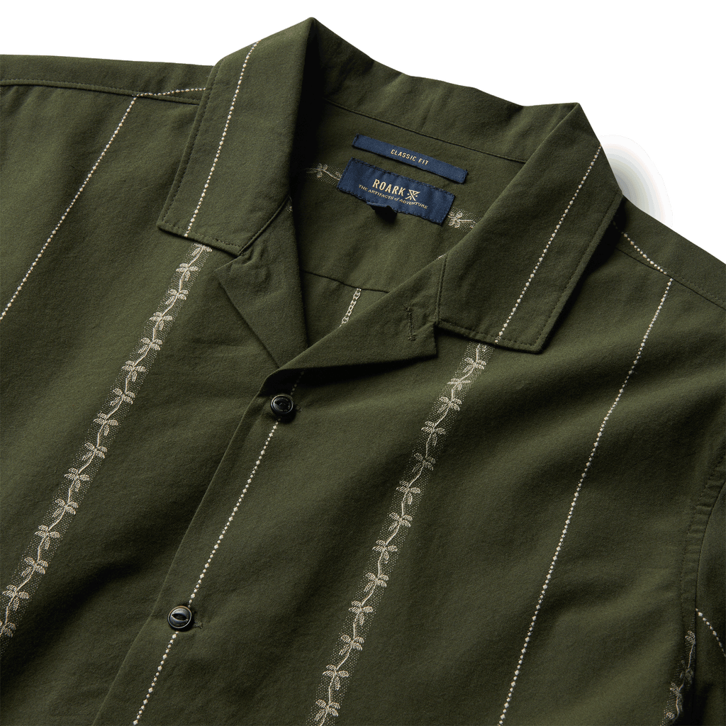 The collar of Roark's Gonzo Camp Collar Shirt - Treeline Dobby Dark Military Big Image - 7