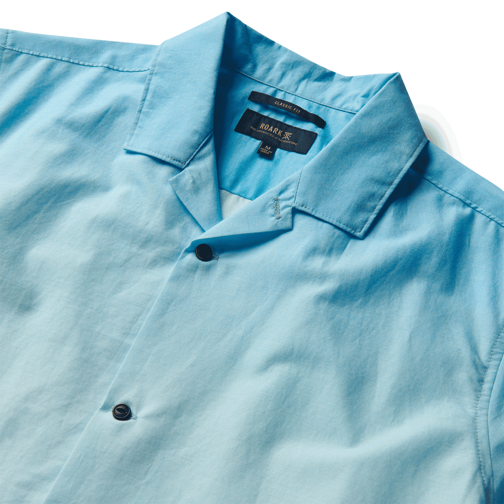 The front collar of Roark's Gonzo Camp Collar Shirt - Hinano Otemanu Light Blue Big Image - 7