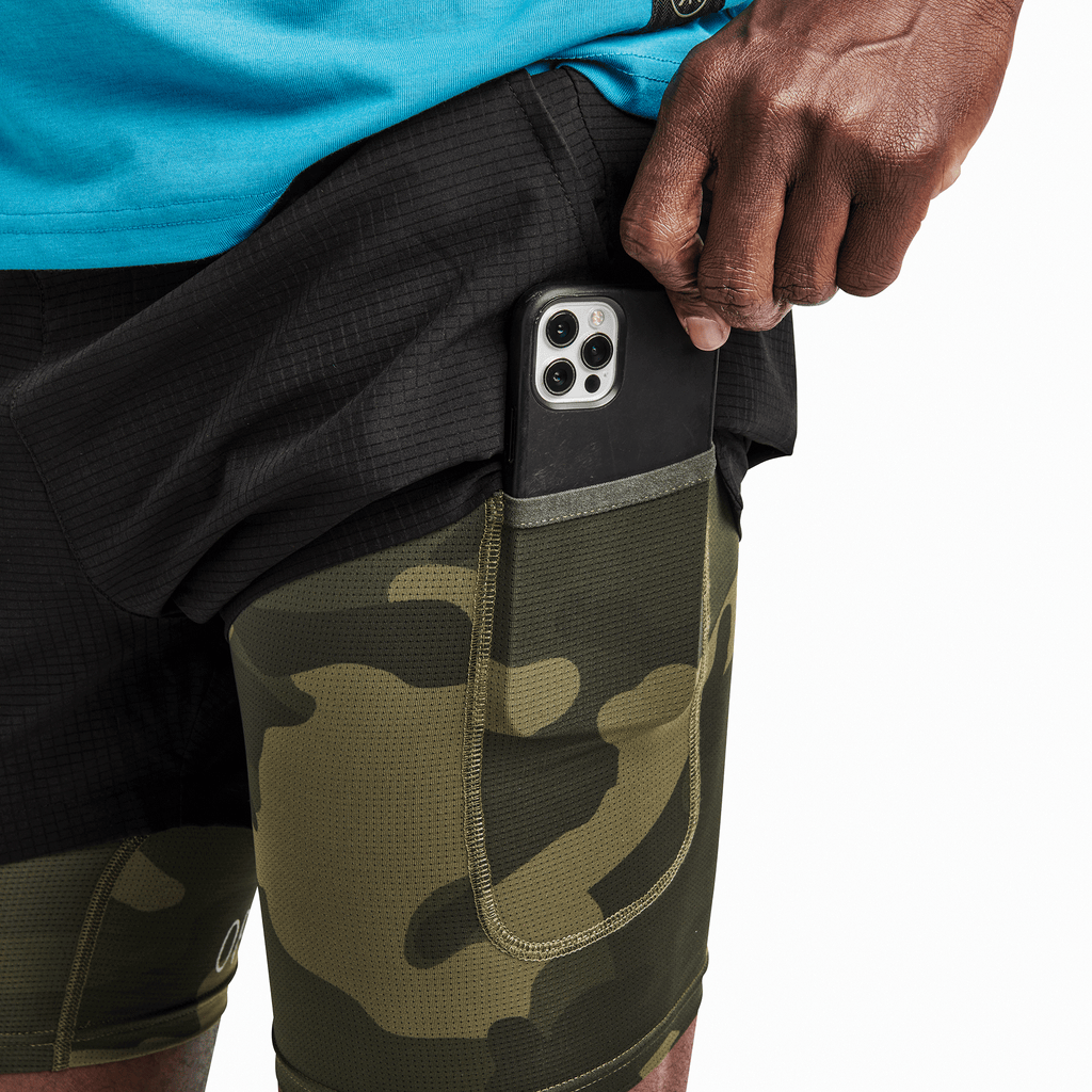 The on body view of Roark's Bommer Shorts 3.5" - Black Big Image - 5