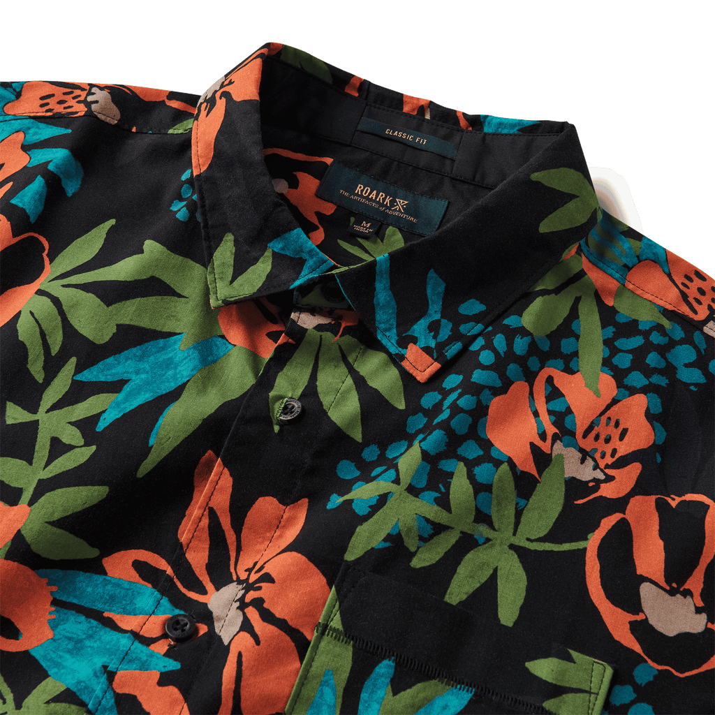 The collar of Roark's Journey Shirt - Tahiti Nui Black Big Image - 7